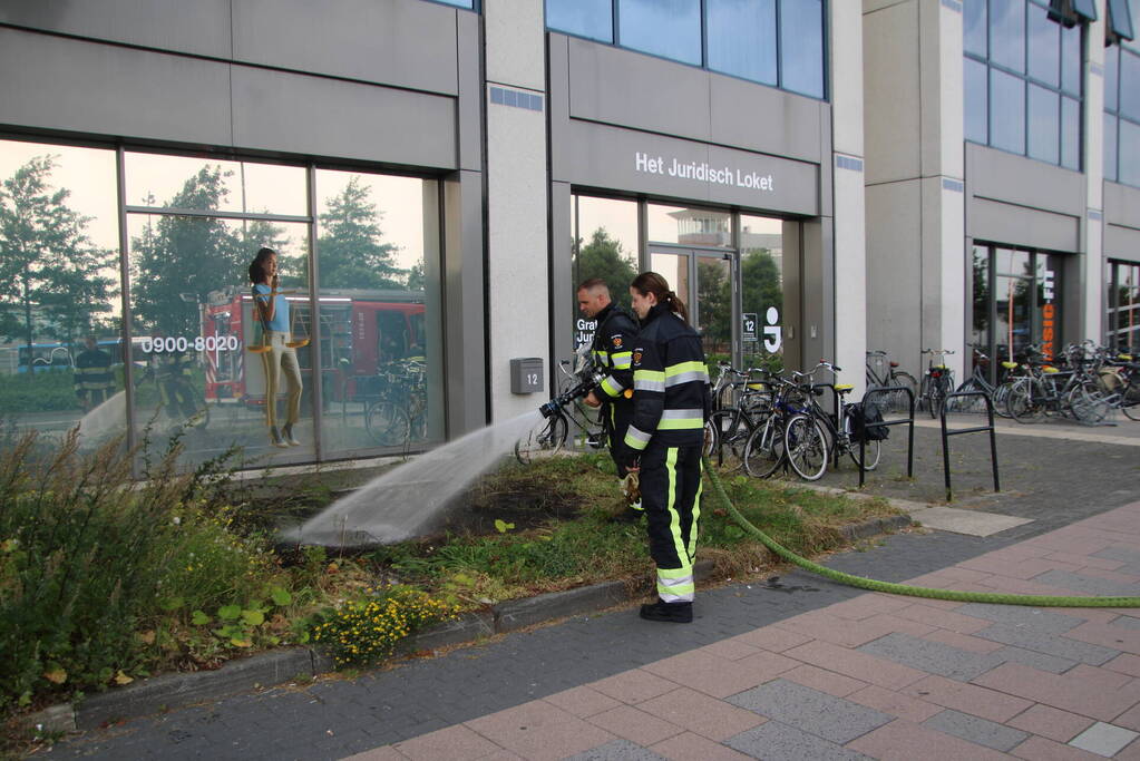 Brand in bloemenperk snel geblust