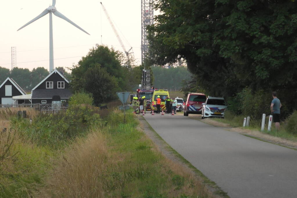 Auto belandt in greppel bij eenzijdig ongeval