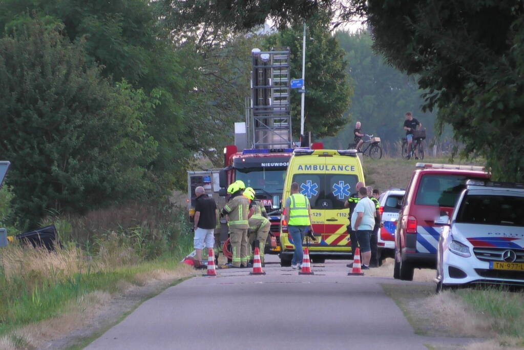 Auto belandt in greppel bij eenzijdig ongeval