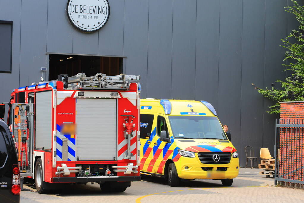 Vrouw gewond bij meubelmaker De Beleving