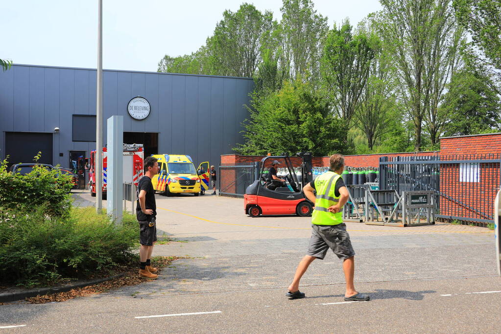 Vrouw gewond bij meubelmaker De Beleving