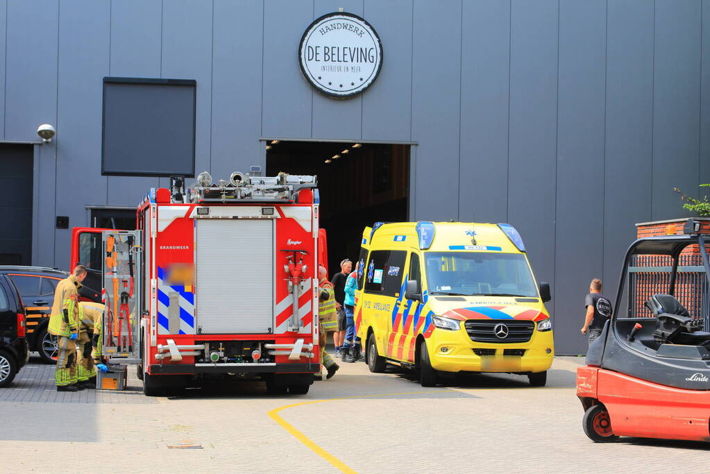 Vrouw gewond bij meubelmaker De Beleving