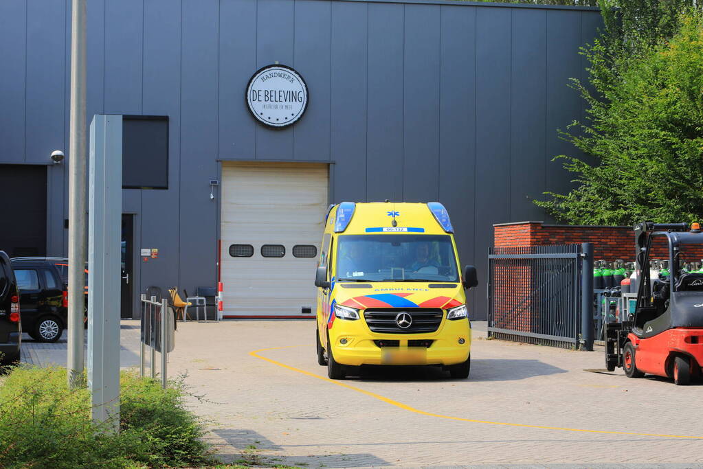 Vrouw gewond bij meubelmaker De Beleving