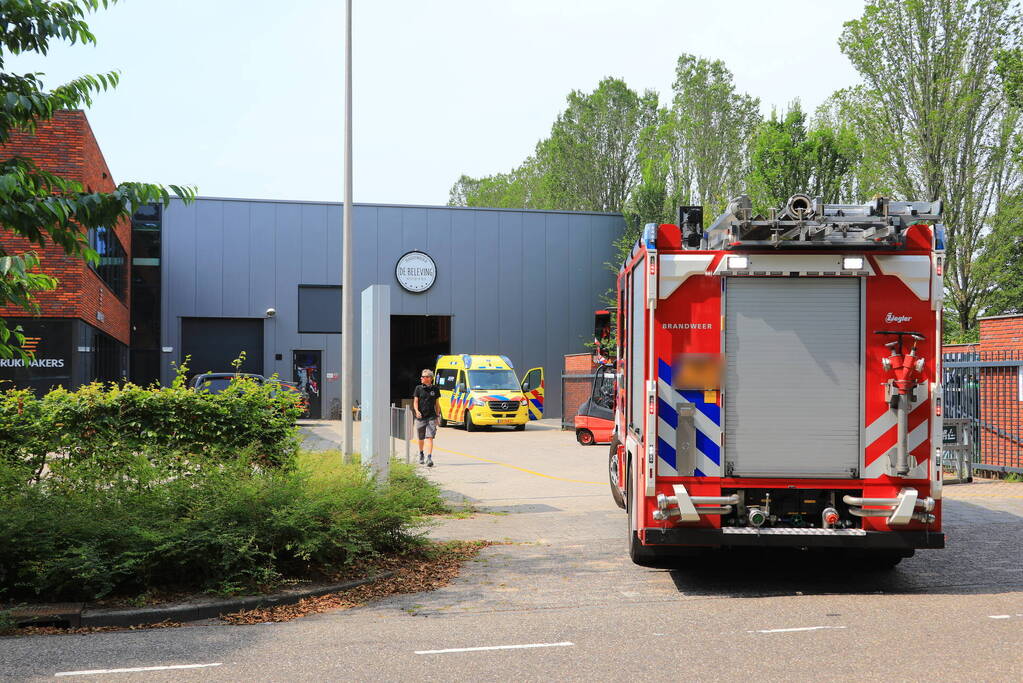 Vrouw gewond bij meubelmaker De Beleving