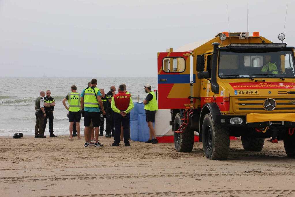 Persoon overleden bij incident op strand