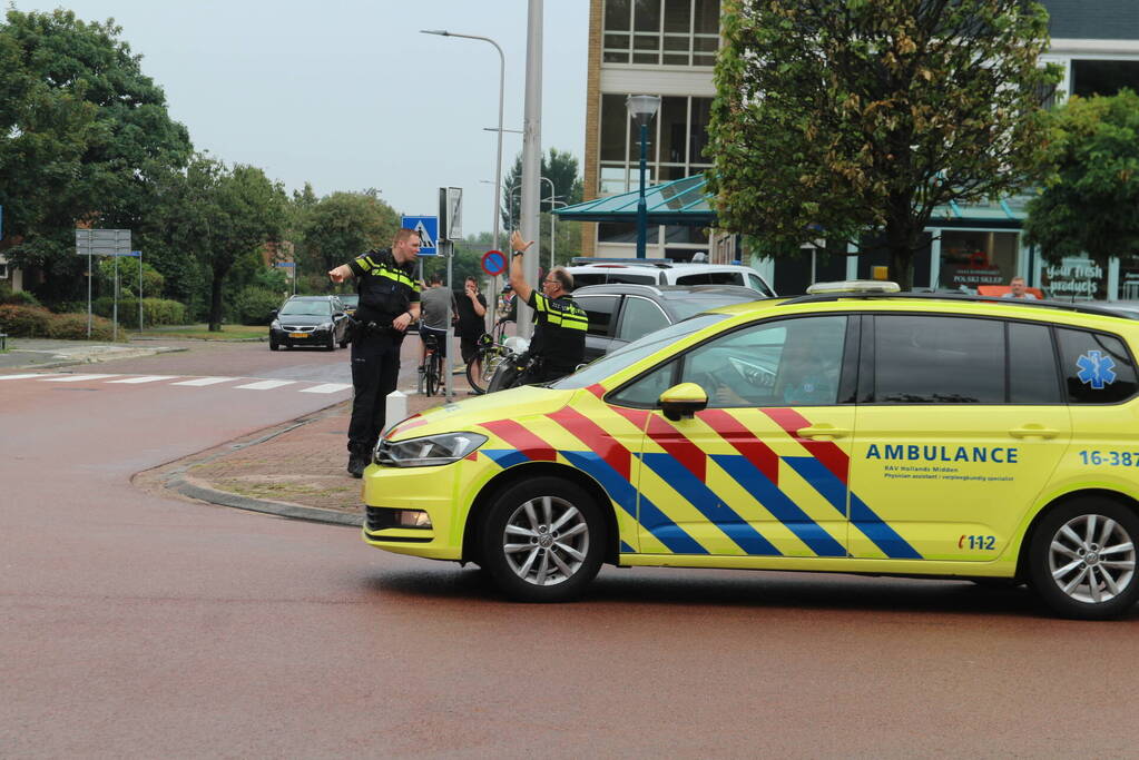 Scooterrijder gaat onderuit op spekglad wegdek