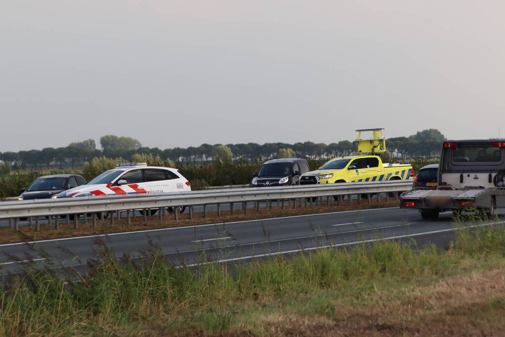 Lange file na verkeersongeval op snelweg