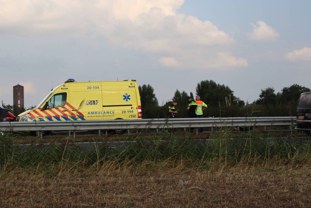 Lange file na verkeersongeval op snelweg