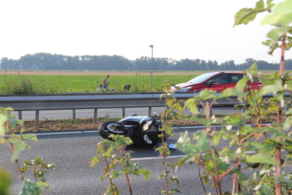 Lange file na verkeersongeval op snelweg