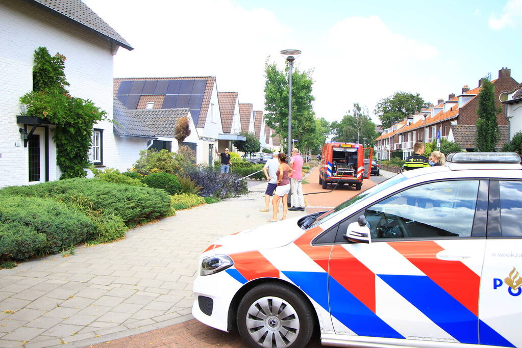Bewoners blussen mee bij brand groenperk