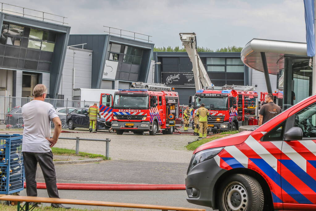 Zeer grote brand in bedrijfsverzamelgebouw