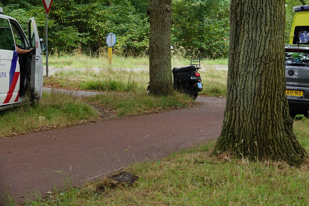 Scooterrijder gaat onderuit en raakt gewond