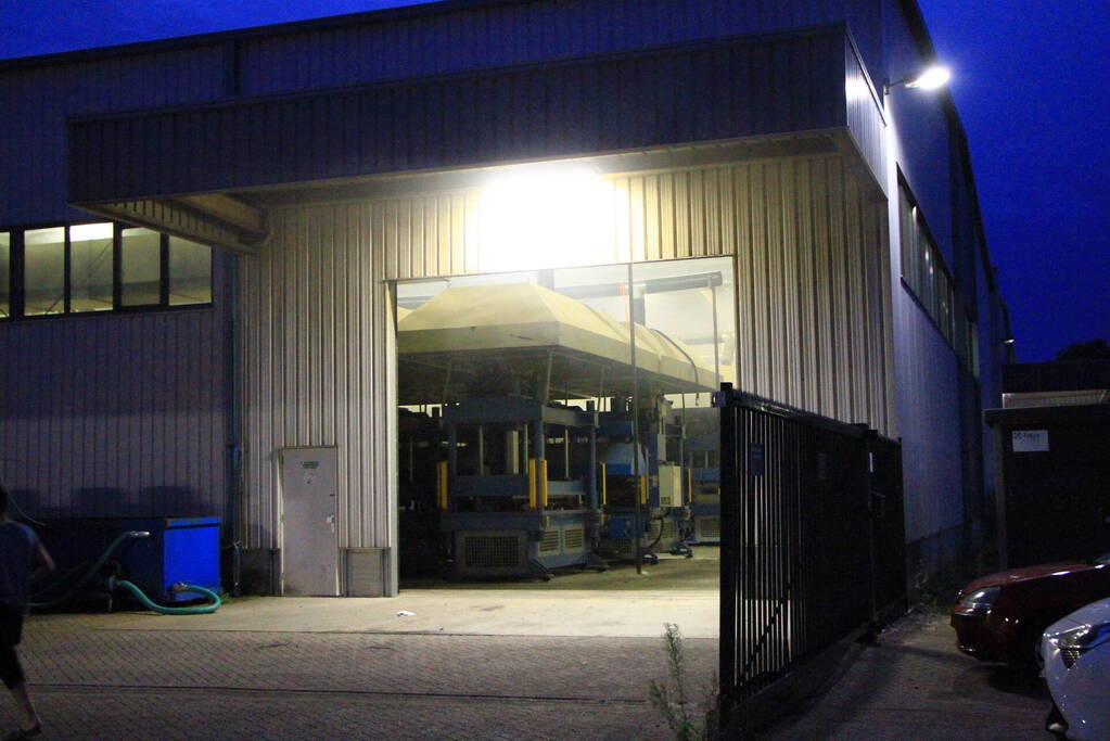 Veel rookontwikkeling na brand in loods