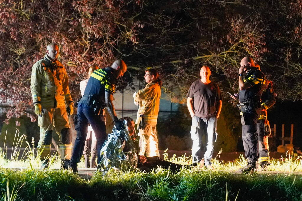 Persoon gewond na val in water