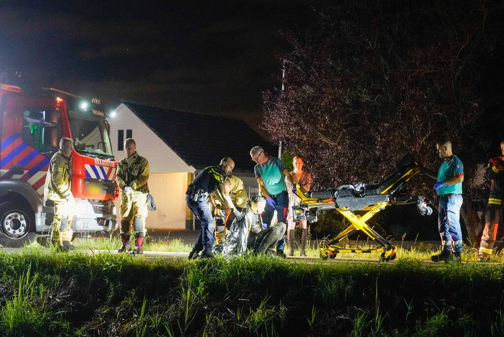 Persoon gewond na val in water