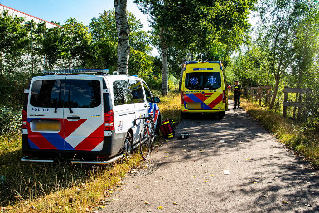 Wielrenner gewond na val op fietspad