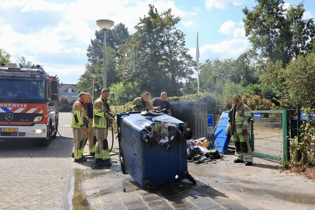 Brand in papiercontainer na harde knal