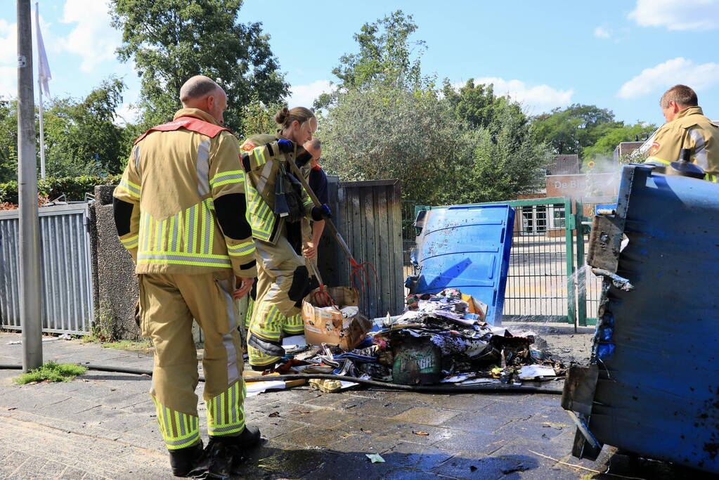 Brand in papiercontainer na harde knal