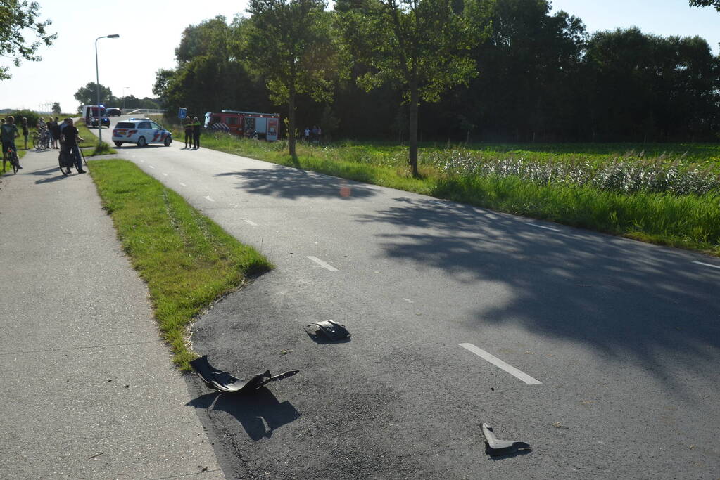 Auto belandt in rieten berm