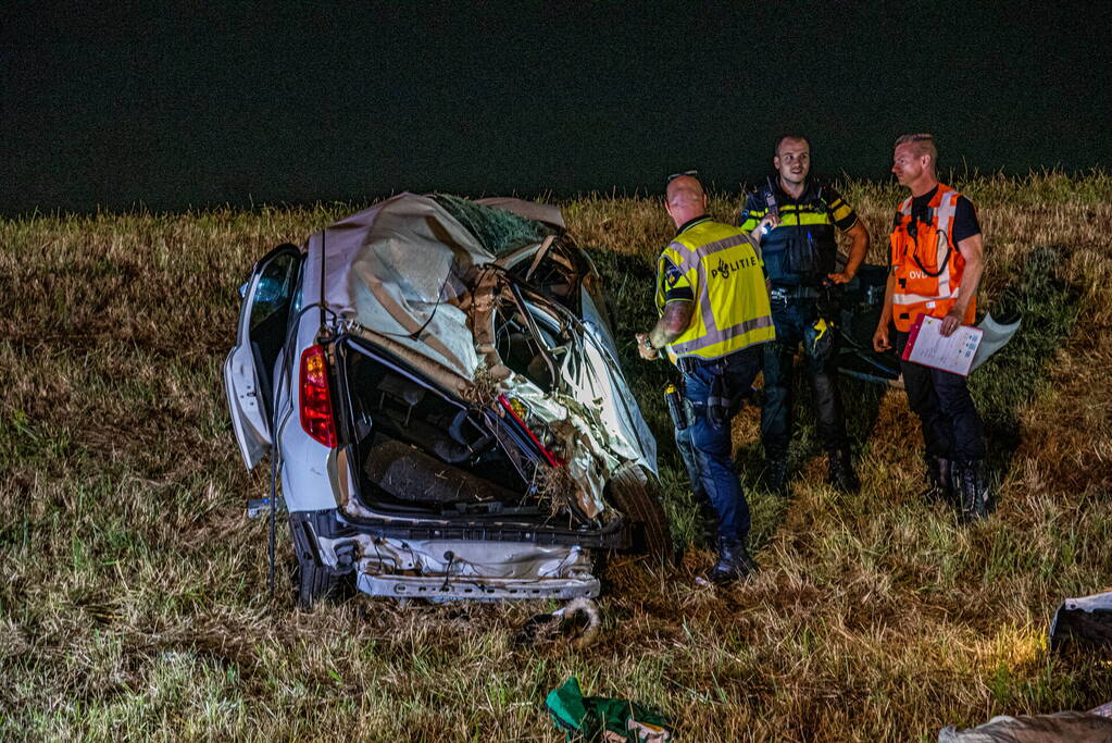 Dode en twee aanhoudingen bij ernstig verkeersongeval