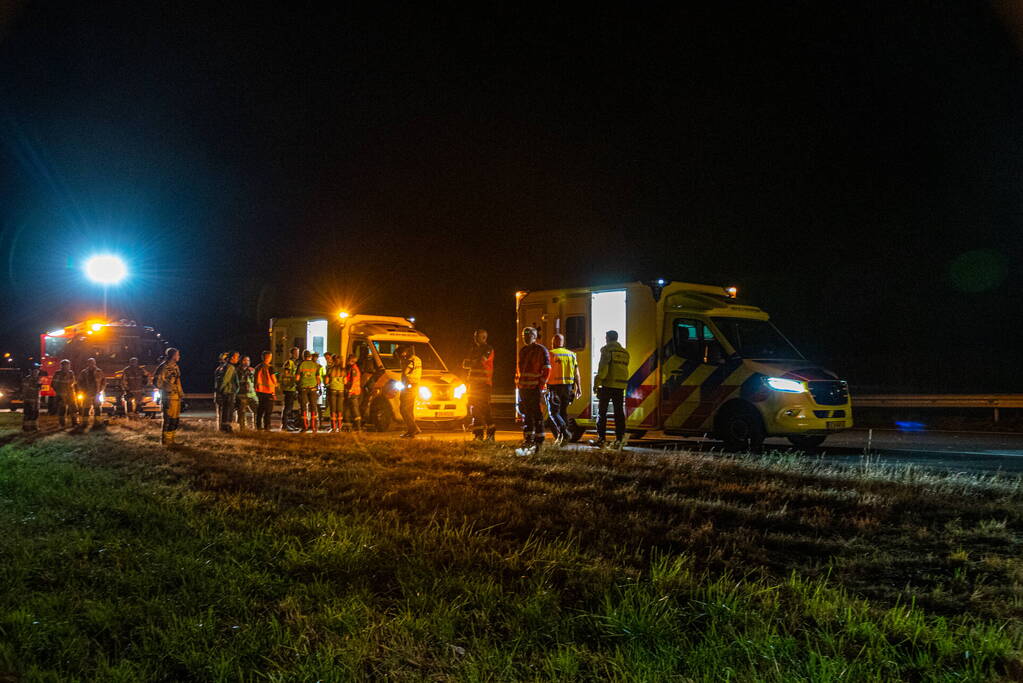 Dode en twee aanhoudingen bij ernstig verkeersongeval