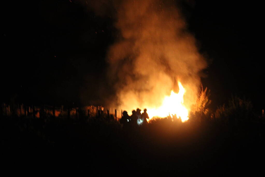 Schuur in boomgaarden vanwege brand verwoest