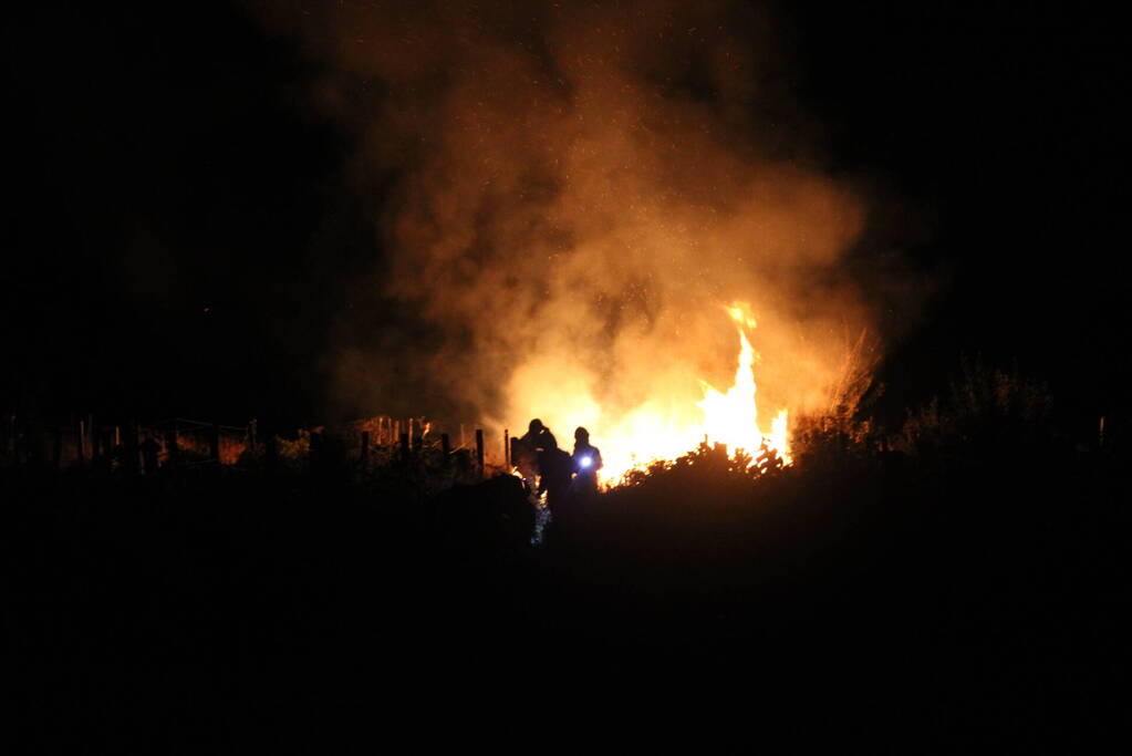 Schuur in boomgaarden vanwege brand verwoest