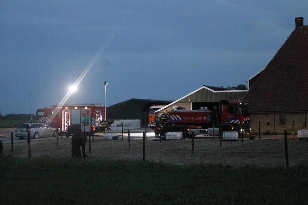 Middel brand bij stal fan de Ysgumerwei