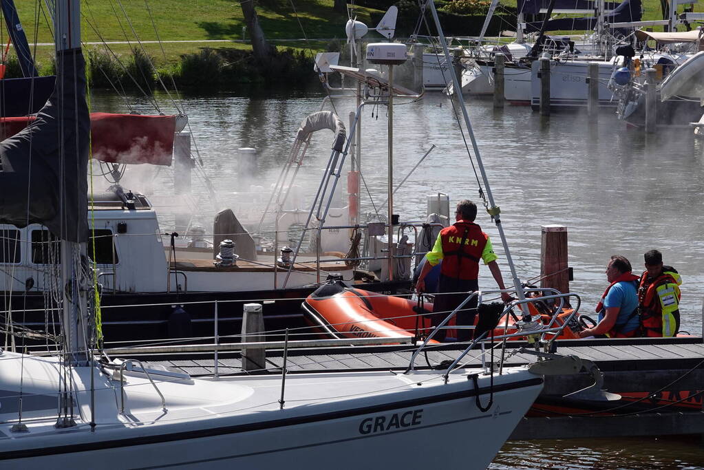 Brand op zeilboot in jachthaven Buyshaven