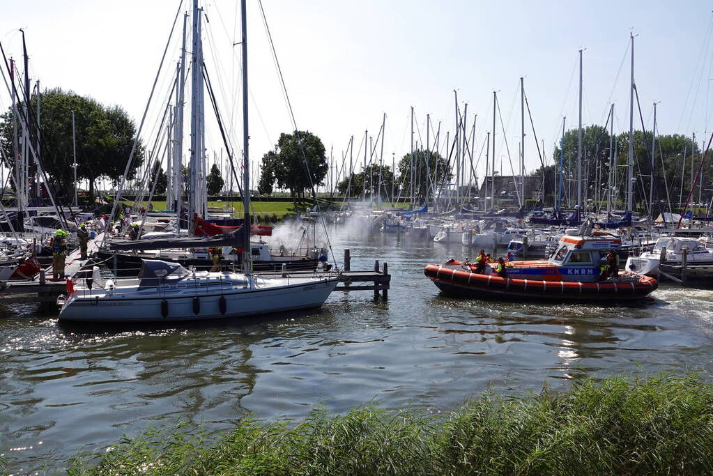 Brand op zeilboot in jachthaven Buyshaven