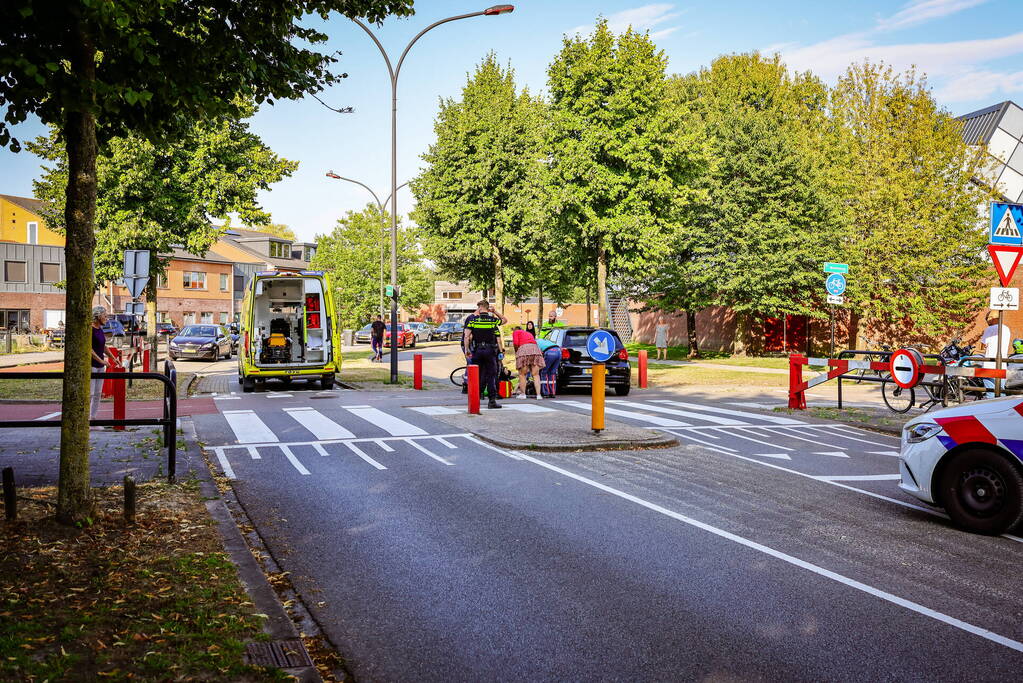 Overstekende fietsster ernstig gewond bij aanrijding