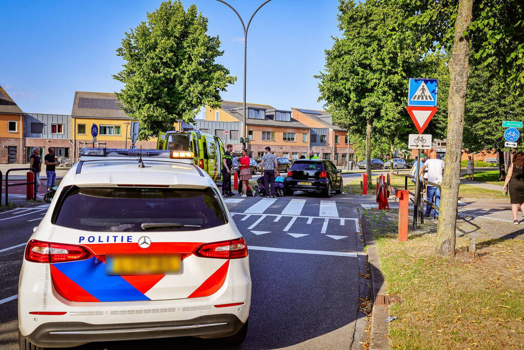 Overstekende fietsster ernstig gewond bij aanrijding