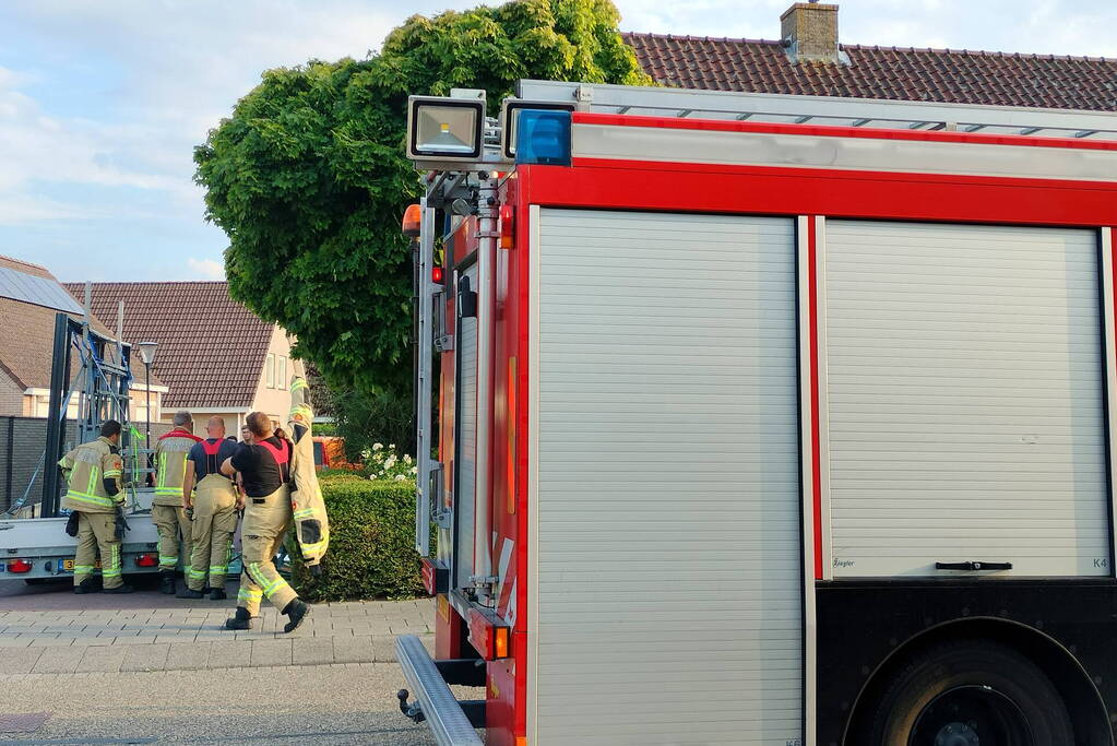 Aanhangwagen met glas valt op straat