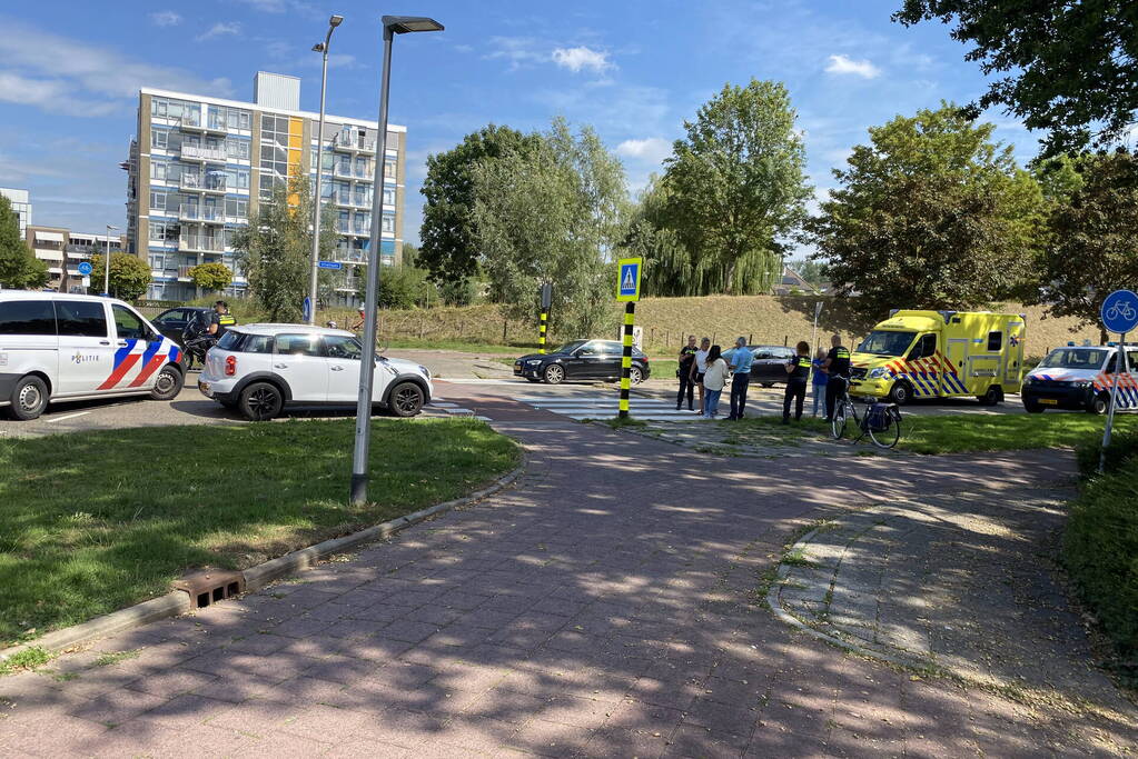 Overstekende fietser gewond bij botsing