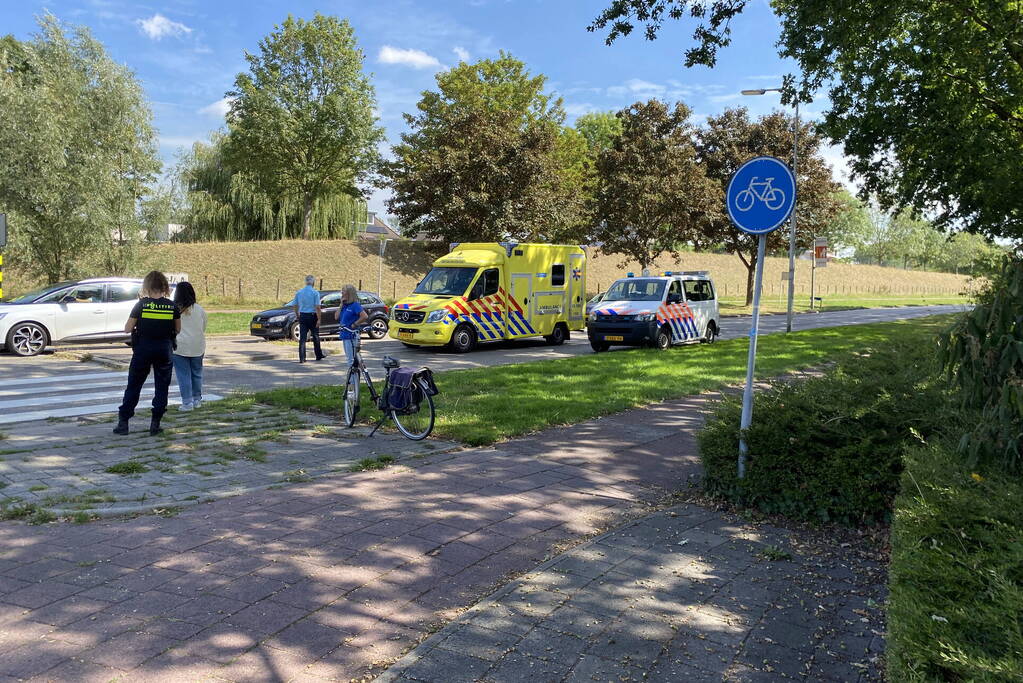 Overstekende fietser gewond bij botsing