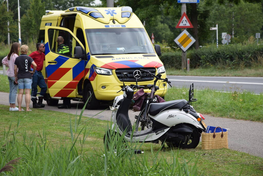 Scooterrijders botsen op fietspad