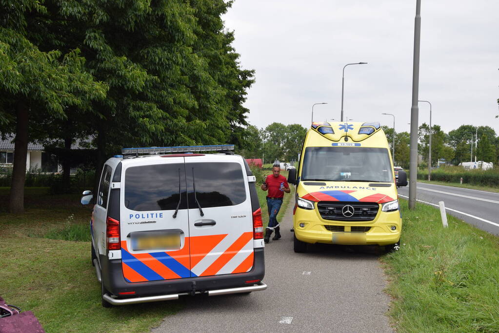 Scooterrijders botsen op fietspad