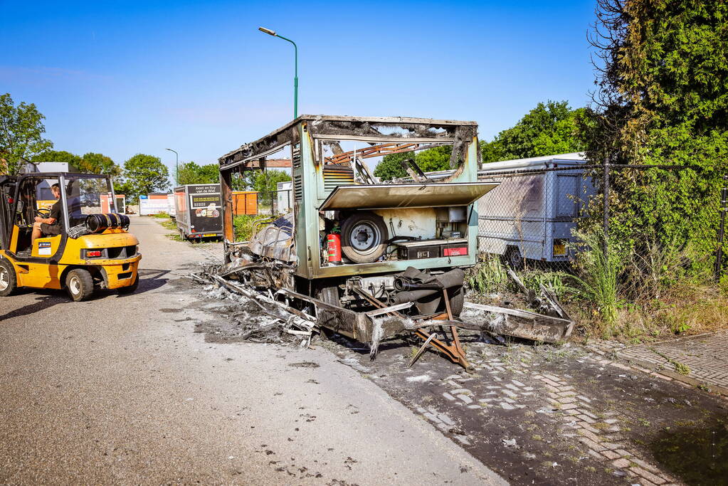 Te koop staande viskraam volledig uitgebrand