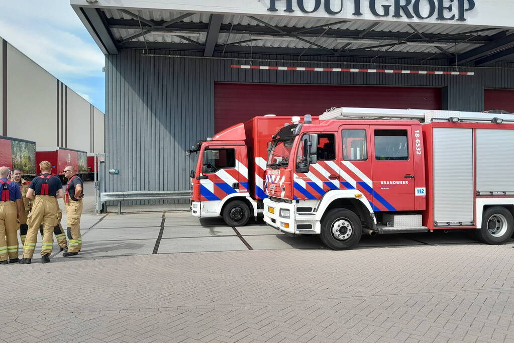 Brand in loods op bedrijventerrein De Groote Lindt