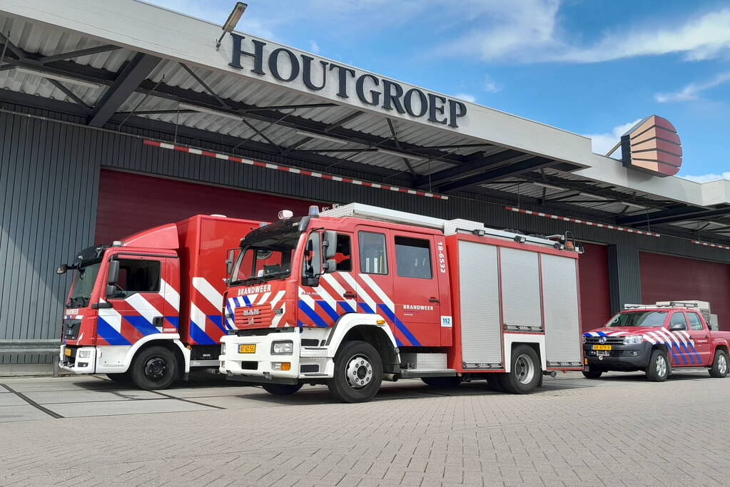 Brand in loods op bedrijventerrein De Groote Lindt