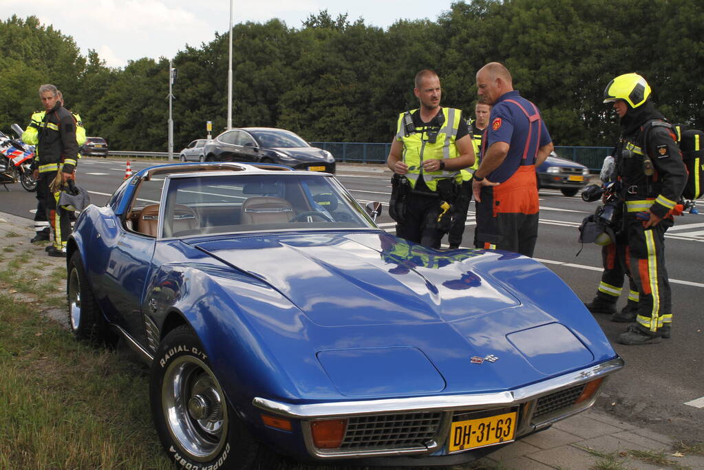 Brandweer doet onderzoek naar rokende Corvette-oldtimer