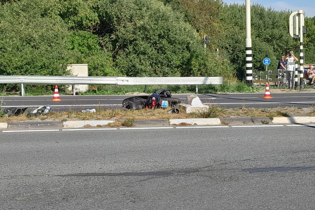 Scooterrijder ernstig gewond bij ongeluk