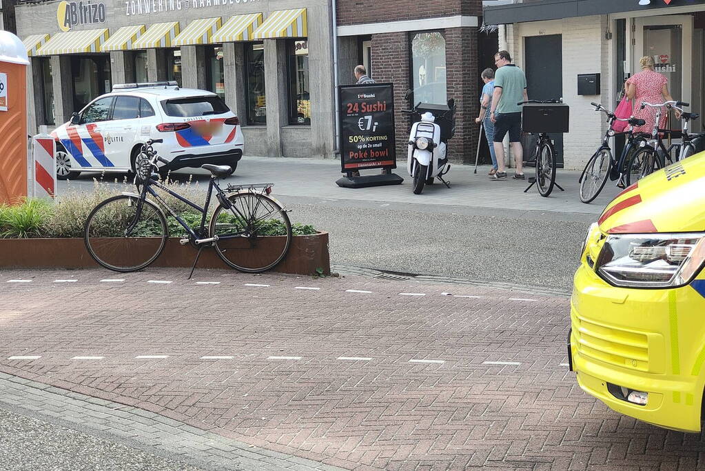 Fietsster en auto botsen op elkaar