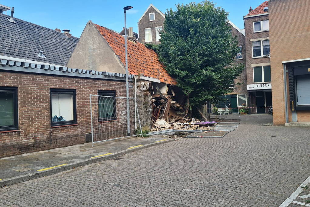 Schuur zwaar beschadigd door instorting