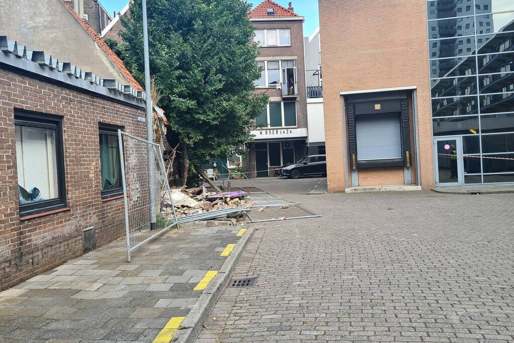 Schuur zwaar beschadigd door instorting