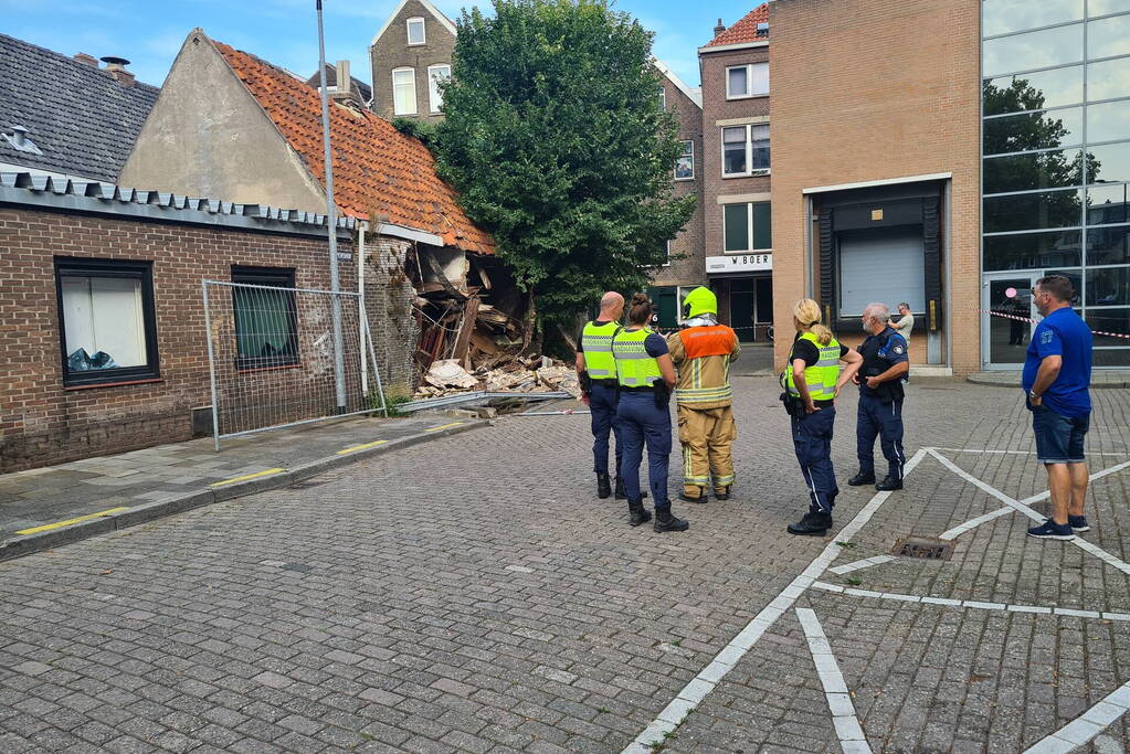 Schuur zwaar beschadigd door instorting