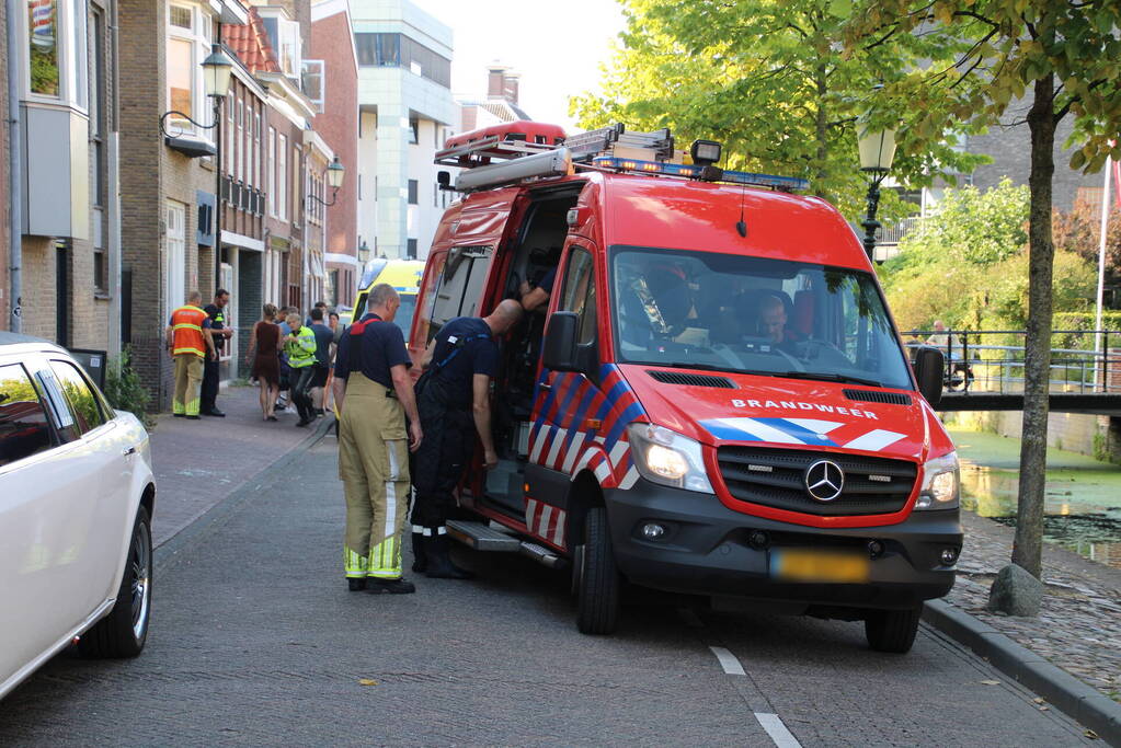 Omstanders redden te water geraakte fietser