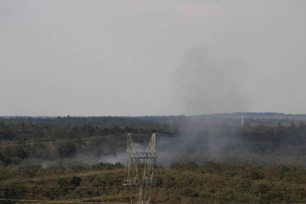 Snelweg afgesloten vanwege grote bermbrand
