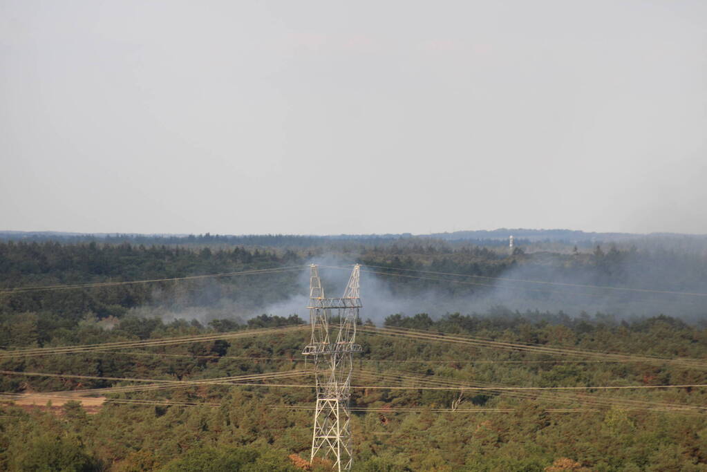 Snelweg afgesloten vanwege grote bermbrand