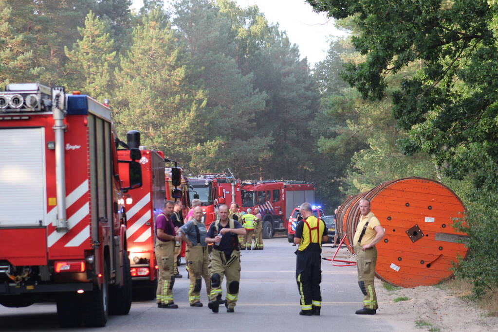 Snelweg afgesloten vanwege grote bermbrand